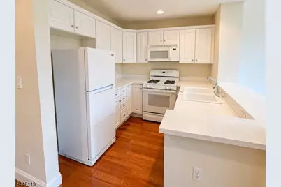 810 Firethorn Dr #E2, Union Township, NJ 07083 - Photo 8