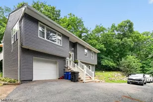 5 Lawrence Dr, Vernon, NJ 07422 - Photo 2