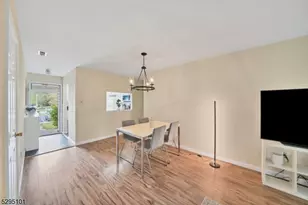 115 Wycombe Pl, Franklin Township, NJ 08873 - Photo 4