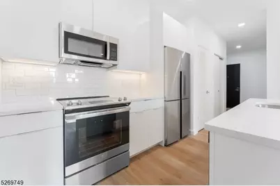 25 Freeway Dr #505, East Orange, NJ 07018 - Photo 4
