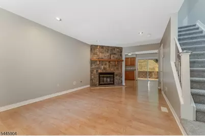 111 Sequoia Ct, Raritan Township, NJ 08822 - Photo 4
