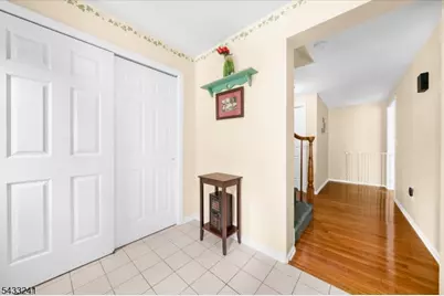 9 Mills Ct, Raritan Township, NJ 08822 - Photo 4