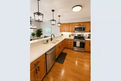 273 Abbey Dr, Franklin Township, NJ 08873 - Photo 4