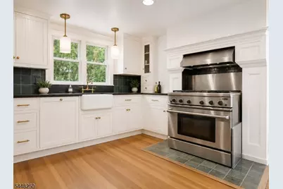 28 Franklin Pl, Summit, NJ 07901 - Photo 2