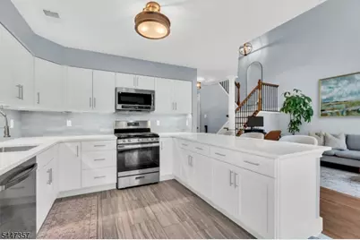 804 Well Sweep Rd #804, Readington, NJ 08889 - Photo 4