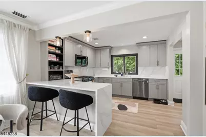 14 Big Piece Rd, Fairfield, NJ 07004 - Photo 8