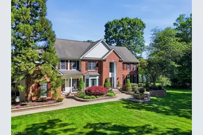 13 Hunters Trl, Chester, NJ 07930 - Photo 2
