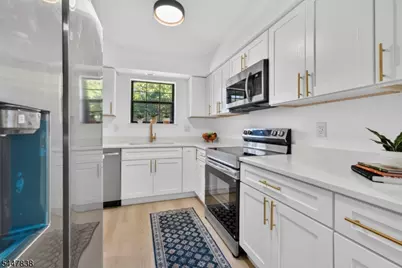 10 Daniel Ct, Lebanon, NJ 08833 - Photo 4