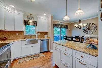 102 Tomahawk Trl, Sparta Township, NJ 07871 - Photo 10