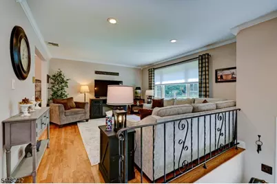 102 Tomahawk Trl, Sparta Township, NJ 07871 - Photo 2