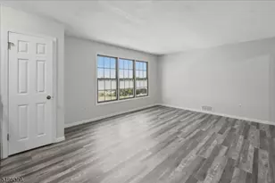 52 Burlington Ct, Hamburg, NJ 07419 - Photo 12
