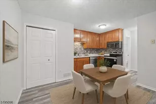 52 Burlington Ct, Hamburg, NJ 07419 - Photo 4