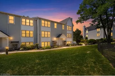 52 Burlington Ct #52, Hamburg, NJ 07419 - Photo 2