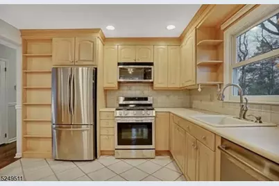 10 Cedar St, Bridgewater, NJ 08807 - Photo 4