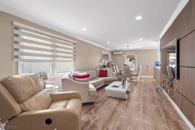 16 Adrian St, Pompton Lakes, NJ 07442 - Photo 8