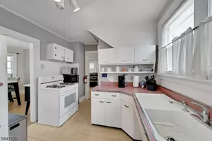 434 E 3rd Ave, Roselle, NJ 07203 - Photo 14