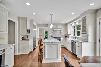 5 Fieldstone Dr, Clinton Township, NJ 08833 - Photo 2