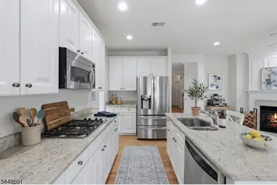 96 Hickory Hill Blvd, Totowa, NJ 07512 - Photo 2