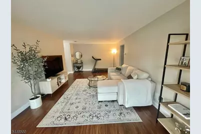 614 Sharon Garden Ct, Woodbridge Township, NJ 07095 - Photo 2