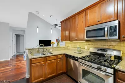 905 Brook Hollow Dr #905, Hanover Township, NJ 07981 - Photo 12