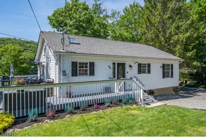 38 Oneida Ave, Hopatcong, NJ 07843 - Photo 2