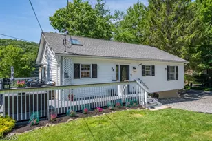 38 Oneida Ave, Hopatcong, NJ 07843 - Photo 2