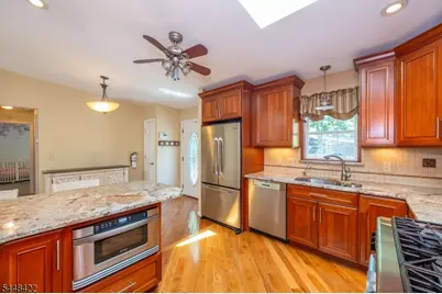 38 Oneida Ave, Hopatcong, NJ 07843 - Photo 8