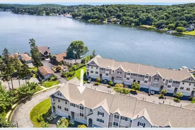 33 Catamaran Ct, Mount Arlington, NJ 07856 - Photo 2