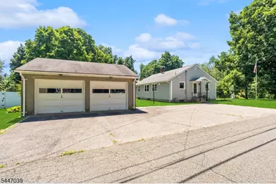 162 Cozy Lake Rd, Jefferson Township, NJ 07438 - Photo 2