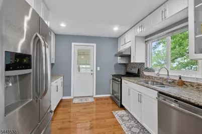8 Oak Crest Rd, West Orange Township, NJ 07052 - Photo 12