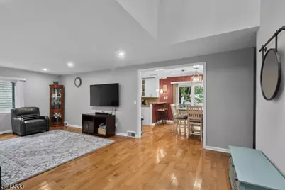 8 Oak Crest Rd, West Orange Township, NJ 07052 - Photo 6