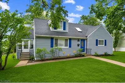 8 Oak Crest Rd, West Orange Township, NJ 07052 - Photo 2