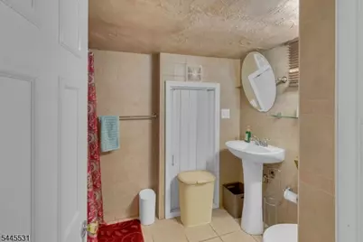 641 Palisade Rd, Union Township, NJ 07083 - Photo 22