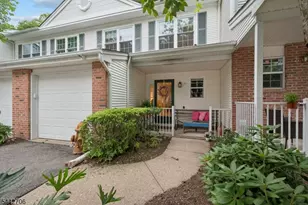 19 Maple Ln, Mount Arlington, NJ 07856 - Photo 2