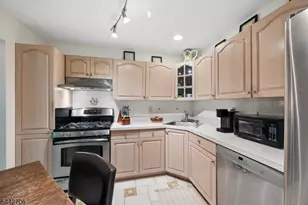 19 Maple Ln, Mount Arlington, NJ 07856 - Photo 10