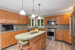 18 Jacobs Ln, Scotch Plains Township, NJ 07076 - Photo 10