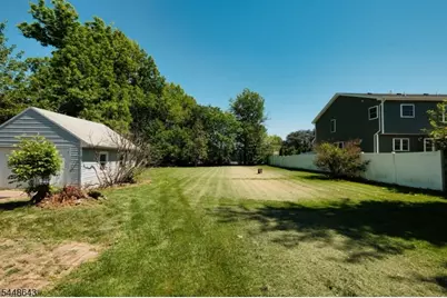 304 E Elm St, Linden, NJ 07036 - Photo 4