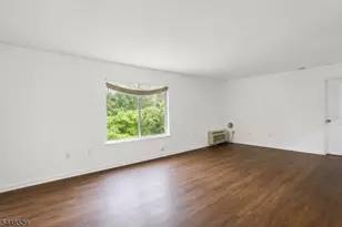23 Norwich Pl, Franklin Township, NJ 08873 - Photo 2