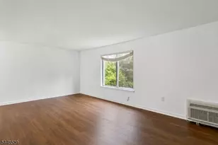 23 Norwich Pl, Franklin Township, NJ 08873 - Photo 4