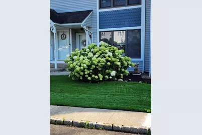 11 Burlington Ct, Hamburg, NJ 07419 - Photo 2
