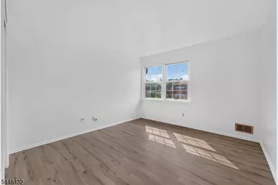 204C Sierra Ct, Woodbridge Township, NJ 07095 - Photo 4