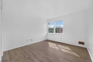 204C Sierra Ct, Woodbridge Township, NJ 07095 - Photo 4