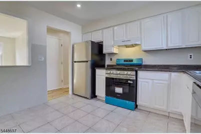 220 Astoria Pl #2, Union Township, NJ 07083 - Photo 18