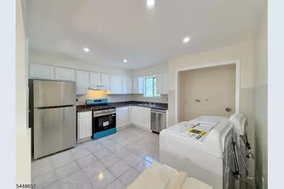 220 Astoria Pl #2, Union Township, NJ 07083 - Photo 4