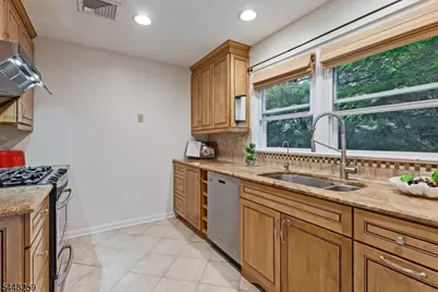 19 Sunrise Dr, Morris Plains, NJ 07950 - Photo 22