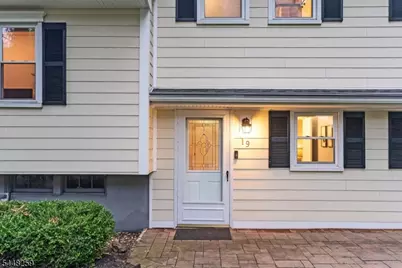 19 Sunrise Dr, Morris Plains, NJ 07950 - Photo 4
