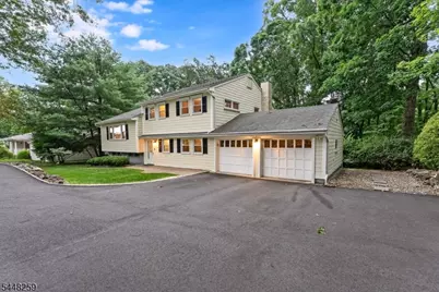 19 Sunrise Dr, Morris Plains, NJ 07950 - Photo 2
