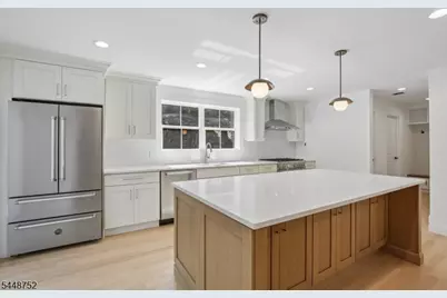 14 Maplewood Dr, Livingston, NJ 07039 - Photo 4