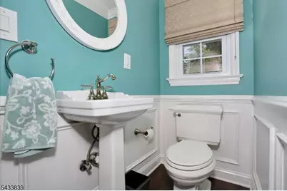 37 Oakley Ter, Nutley, NJ 07110 - Photo 20