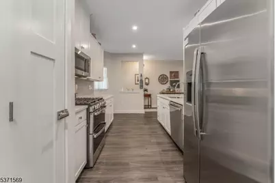16 Sparrowhawk St, Washington Township, NJ 07882 - Photo 4